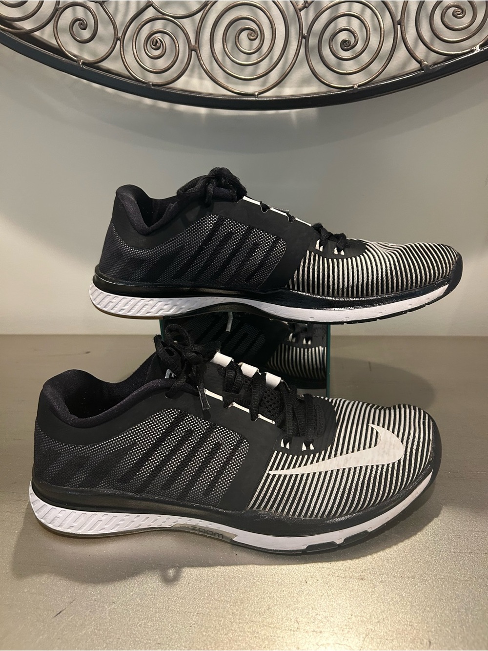 Nike ZOOM Black and White Striped Training Sneakers size 9